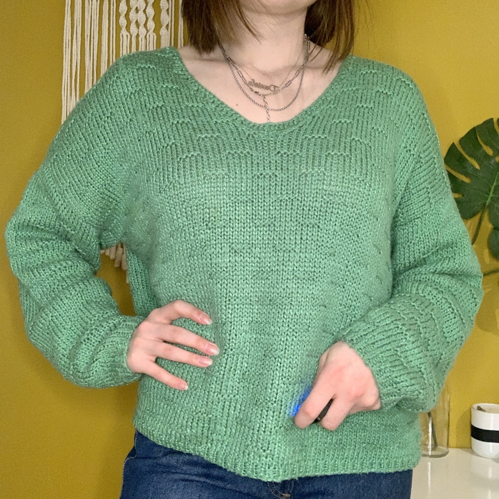 GREEN HANDMADE VNECK KNIT SWEATER